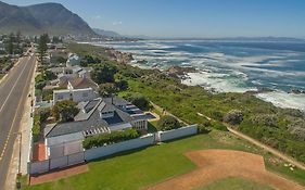 Wild Waters At Kraal Rock On The Cliffs In Hermanus