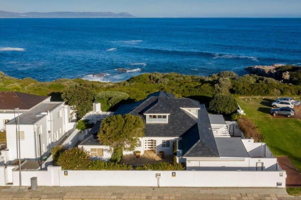 Wild Waters At Kraal Rock On The Cliffs In Hermanus Exterior photo